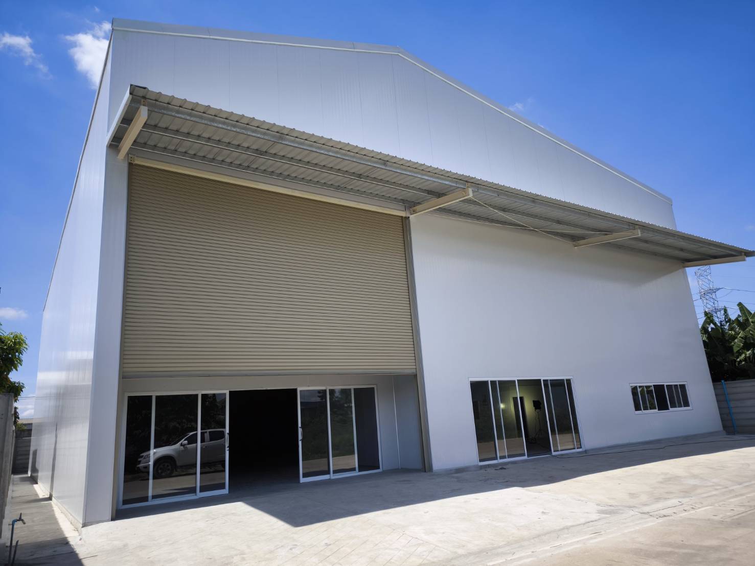 ภาพด้านข้างโกดังโลจิสติกส์