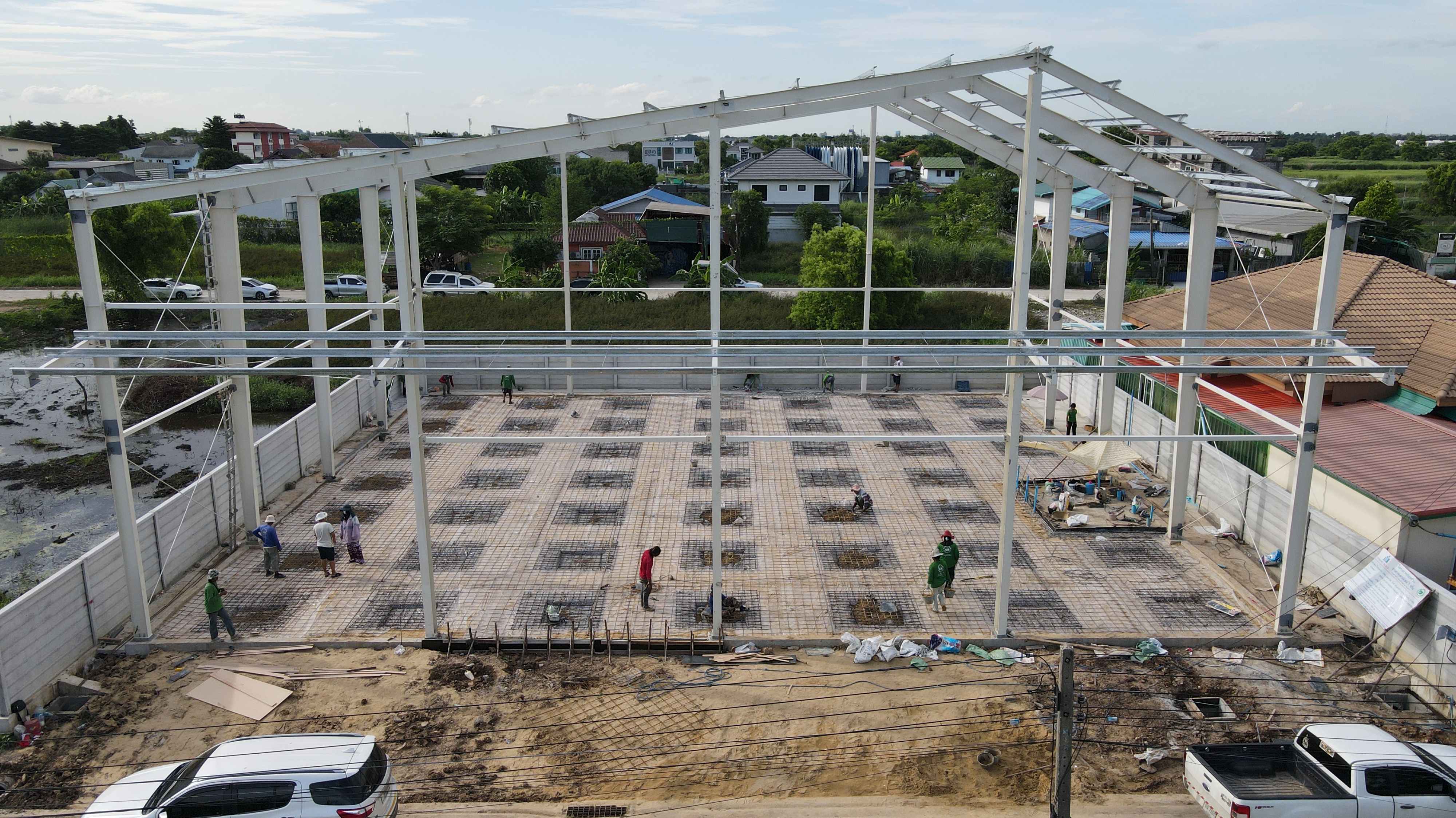 มุมสูงแสดงโซนผลิตและโกดัง